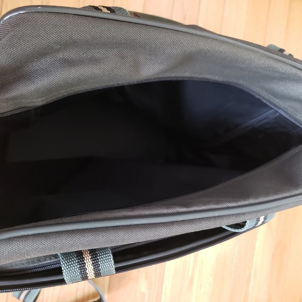 Samsonite Carry on Overnight Canvas Bag Green Shoulder Strap Weekend Travel Tech